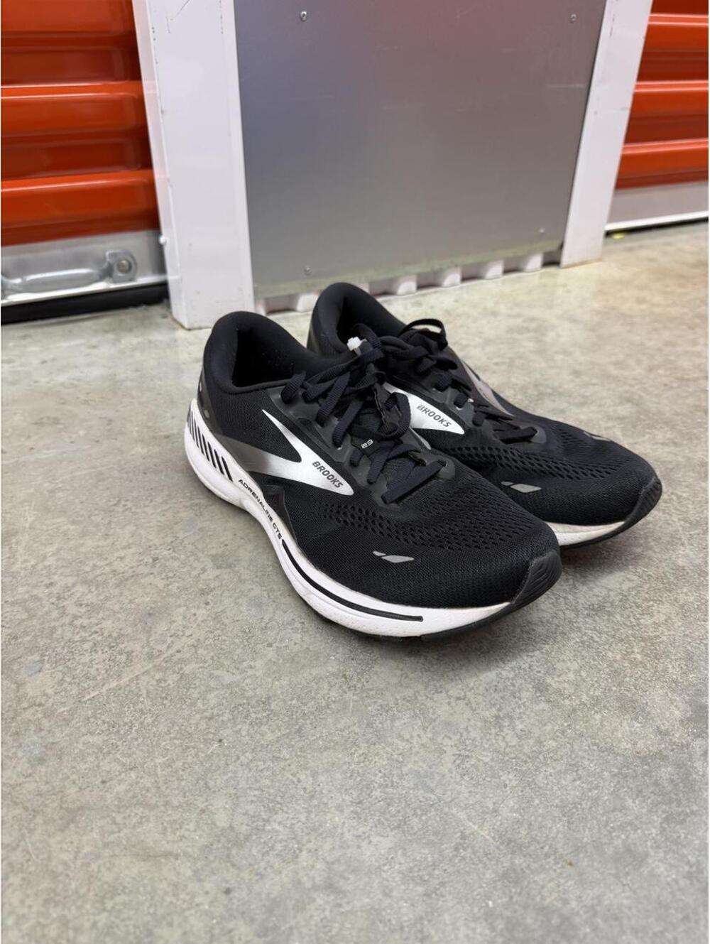 brooks adrenaline gts 23 white and black running shoes size 12 WOMENS